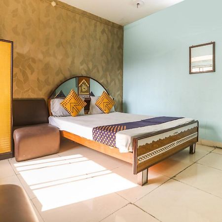 Hotel Spot On 10470 Hollywood Joka Bhasa Exterior foto