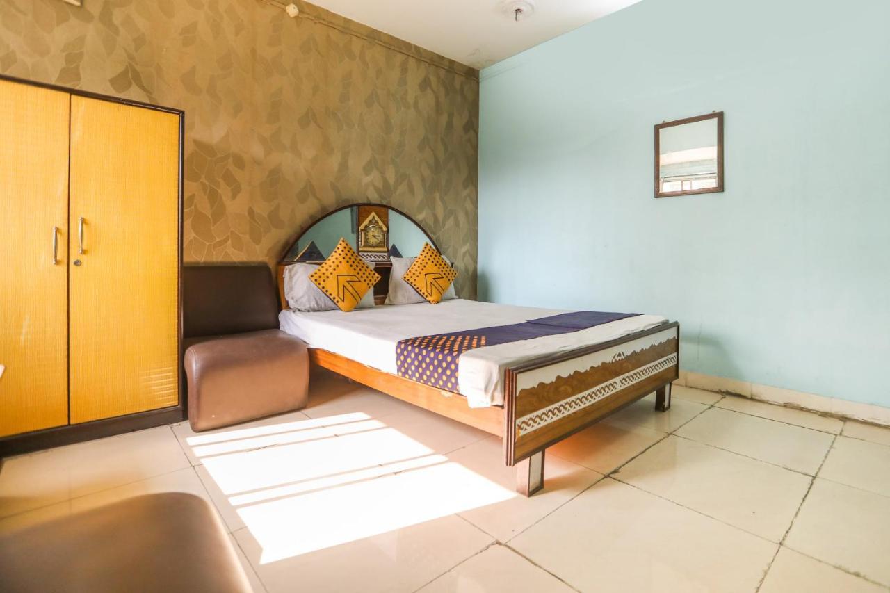 Hotel Spot On 10470 Hollywood Joka Bhasa Exterior foto