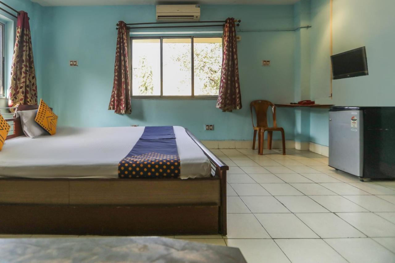 Hotel Spot On 10470 Hollywood Joka Bhasa Exterior foto
