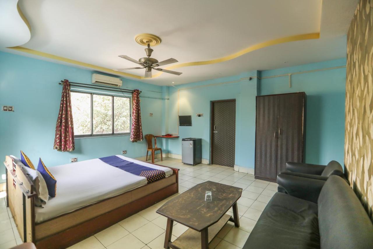 Hotel Spot On 10470 Hollywood Joka Bhasa Exterior foto
